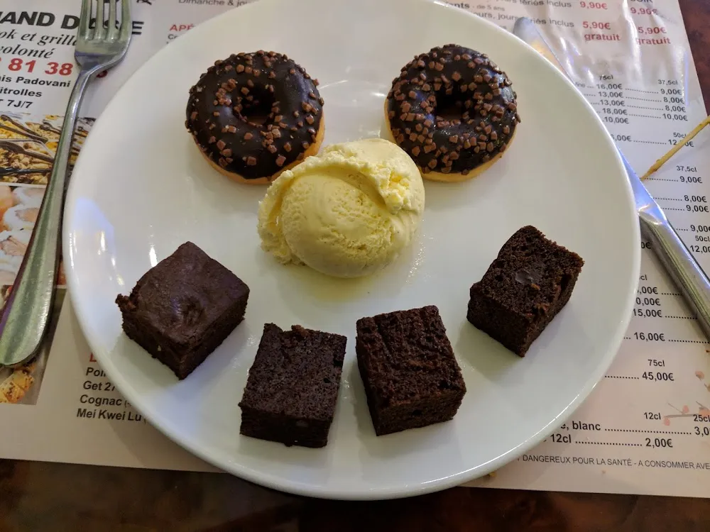 Buffet de Desserts À Volonté